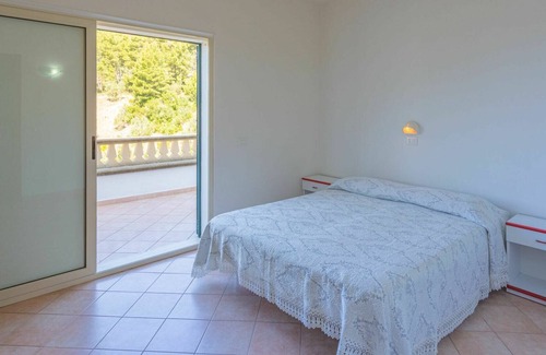 Peschici Apartment | Cosy apartment for 6 people with WIFI, TV, balcony, pets allowed, panoramic view and parking