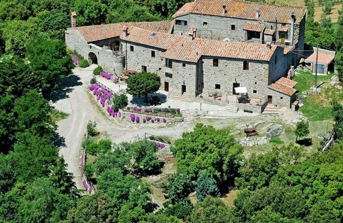 Roccastrada Villa | Cosy apartment in villa for 4 people with pool, WIFI, TV, balcony and parking