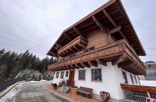 Mittersill Villa | Cosy apartment in villa for 2 guests with WIFI, TV, balcony and panoramic view