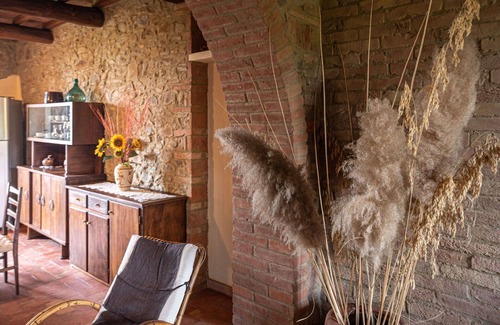 Sasso dʼOmbrone Villa | Cosy apartment in villa with A/C, pool, WIFI, TV, patio, pets allowed and panoramic view