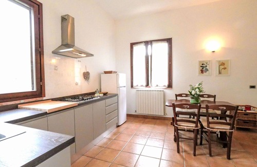 Montorsaio House | Cosy apartment in villa with WIFI, pool, TV, patio, pets allowed, panoramic view and parking
