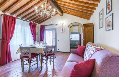 Castagneto Carducci Villa | Cosy apartment in villa for 4 people with A/C, pool, WIFI, TV, patio and pets allowed
