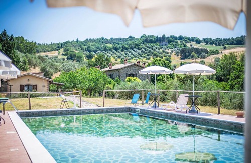 Lidarno Villa | Cosy apartment in villa for 6 guests with pool, WIFI, TV, patio and pets allowed