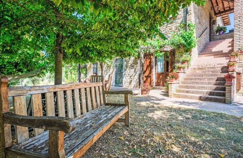 Lidarno Villa | Cosy apartment in villa for 6 guests with pool, WIFI, TV, patio and pets allowed
