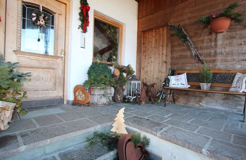 Fuegen Villa | Cosy apartment in villa for 6 guests with WIFI, TV, terrace, pets allowed and panoramic view
