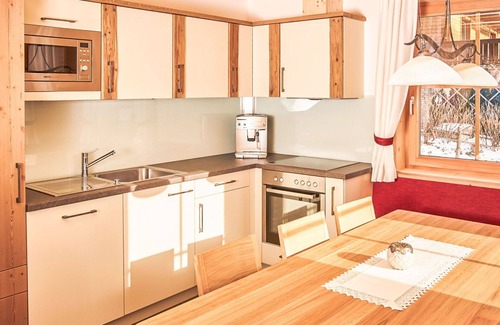 Heiligenblut House | Cosy apartment in villa for 6 people with WIFI, TV, terrace and pets allowed