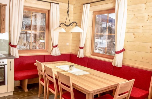Heiligenblut House | Cosy apartment in villa for 6 people with WIFI, TV, terrace and pets allowed