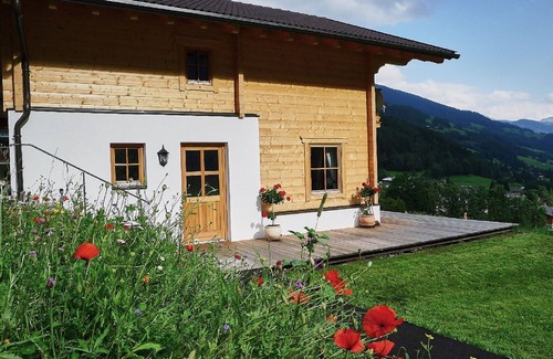 Heiligenblut House | Cosy apartment in villa for 6 people with WIFI, TV, terrace and pets allowed