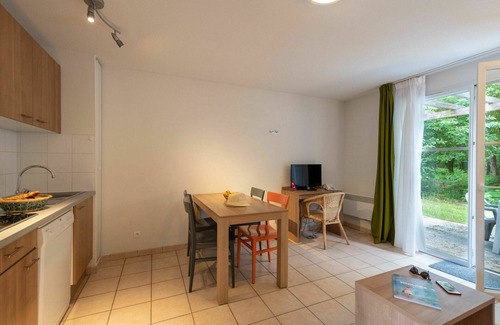 Saumur House | Cosy apartment in villa for 4 people with pool, internet, TV, terrace and pets allowed
