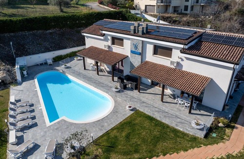 Citta Sant'Angelo Villa | Cosy apartment in villa for 4 guests with WIFI, pool, A/C, TV, patio and pets allowed