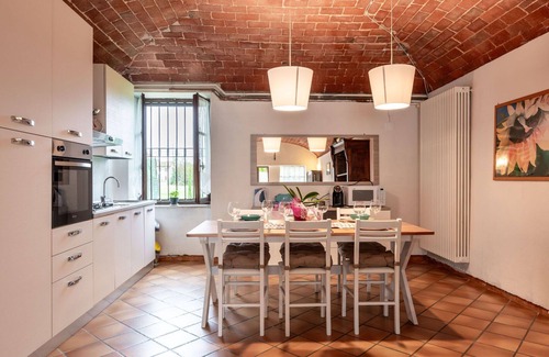 Castell'Alfero Apartment | Cosy apartment for 4 people with pool, WIFI, TV, patio and pets allowed