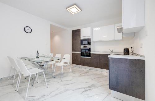 Swieqi Apartment | Cosy Apartment steps to St George's Bay