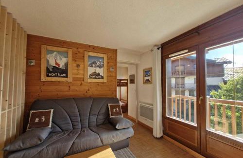 Flumet Apartment | Cosy apartment with balcony and mountain view