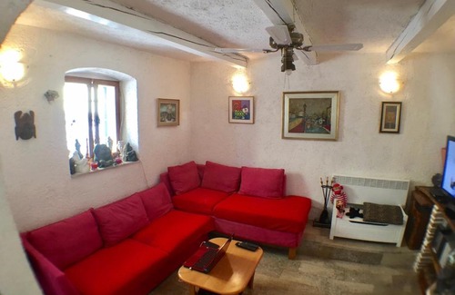 Vrsar House | Cosy artistic stone house