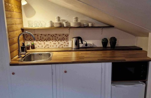 Ryggur Apartment | Cosy big room with minikitchen in charming Miðvágur