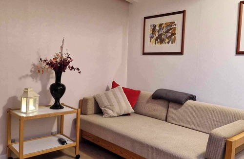 Ryggur Apartment | Cosy big room with minikitchen in charming Miðvágur
