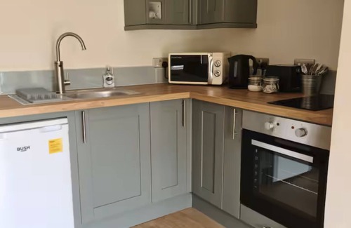 Freshwater Cabin | Cosy cabin in the beautiful West side of the Isle of Wight. Pet Friendly!
