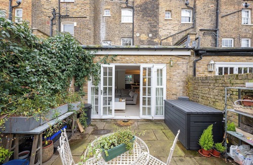 Churchill Cottage | Cosy city retreat in Belgravia. Pet-Friendly!