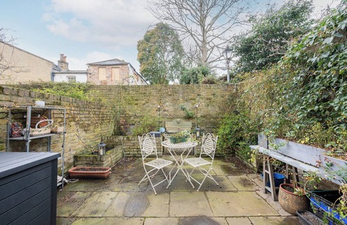 Churchill Cottage | Cosy city retreat in Belgravia. Pet-Friendly!