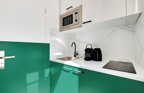 18th Arrondissement Apartment | Cosy Cocoon for 2P With A/C - Near Montmartre
