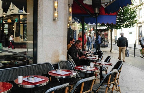 18th Arrondissement Apartment | Cosy Cocoon for 2P With A/C - Near Montmartre
