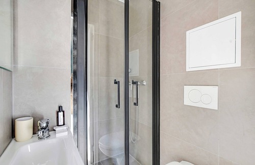 18th Arrondissement Apartment | Cosy Cocoon for 2P With A/C - Near Montmartre