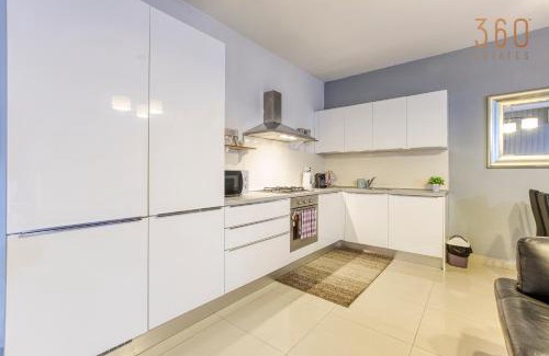 Naxxar House | Cosy, fully equipped 1BR home with Private Balcony by 360 Estates