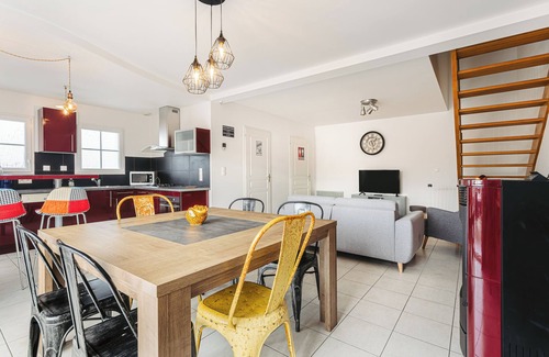 Bourcefranc-le-Chapus House | Cosy Holiday Home with Private Terrace, Ideal for Family or Friends – Sleeps 6
