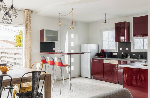 Bourcefranc-le-Chapus House | Cosy Holiday Home with Private Terrace, Ideal for Family or Friends – Sleeps 6