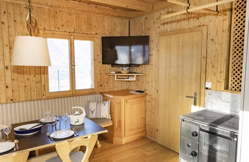 Schwaz House | Cosy holiday home with private garden
