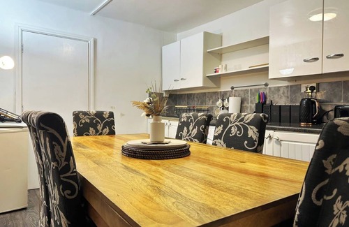 Georgian Quarter Apartment | Cosy Liverpool Apartment Upto 8 Guests