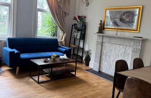 Charlton Apartment | Cosy London Apartment with Two Bedrooms sleeps 4