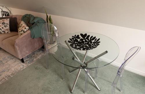 Whakamarama Apartment | Cosy Orchard Loft - Breakfast included