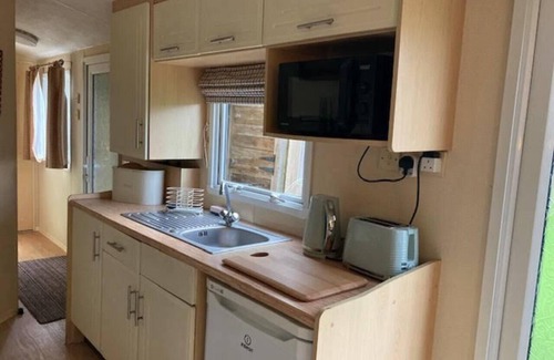 Treator Ski Chalet | Cosy, Quiet Static Caravan, Mawgan Porth, St Eval
