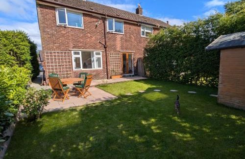 Bromley Cross House | Cosy Single Room l Smart TV l 5 Minute Walk from Train Station