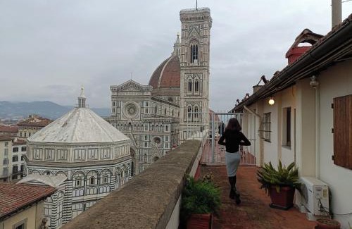 Duomo Apartment | Cosy Suite David with Dome View lift & AC