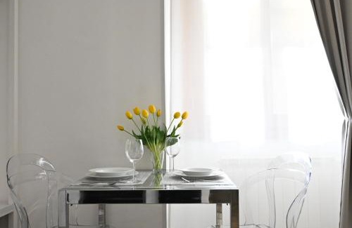 Duomo Apartment | Cosy Suite David with Dome View lift & AC
