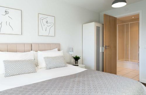Northampton Apartment | Cotels Centro - CENTRAL LOCATION, PARKING, FIBRE WIFI, SMART TV, FULLY EQUIPPED KITCHEN