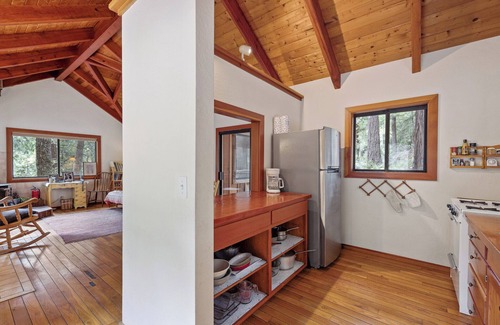 Redwood Valley House | Cottage - 1-bedroom house at Leonard Lake Reserve