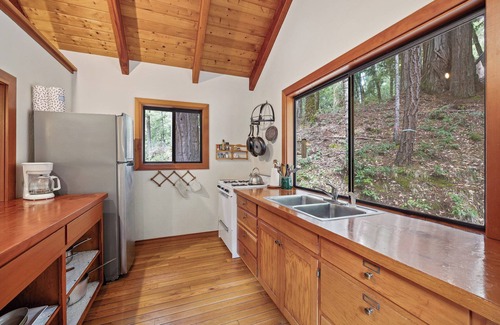 Redwood Valley House | Cottage - 1-bedroom house at Leonard Lake Reserve
