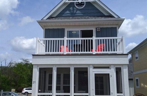 Ottawa Cottage | Cottage ∙ 2 bedrooms ∙ 10 guests