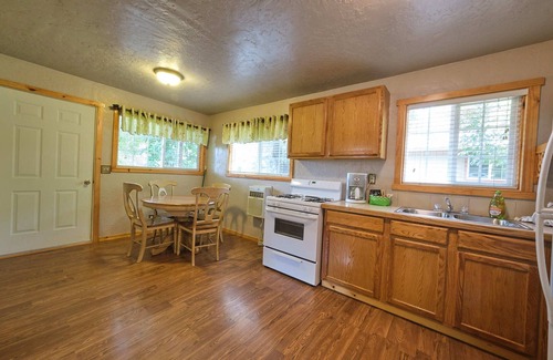 Somes Bar Cottage | Cottage 4.