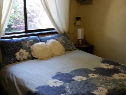 Catalina House | Cottage by the Bay, pet friendly