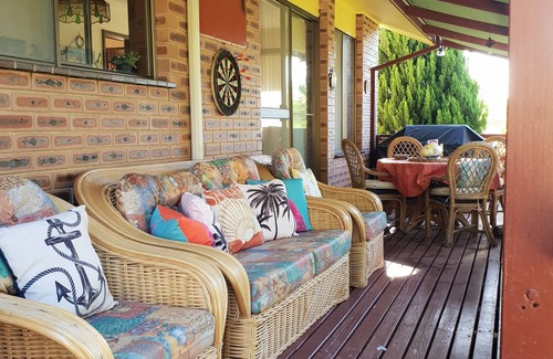 Catalina House | Cottage by the Bay - Rainbow Lorikeet