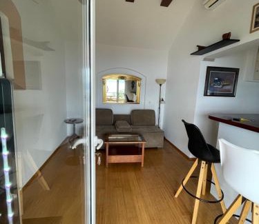 Celina House | Cottage Holiday Home