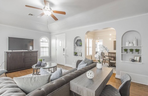 Crestwood House | Cottage In The City