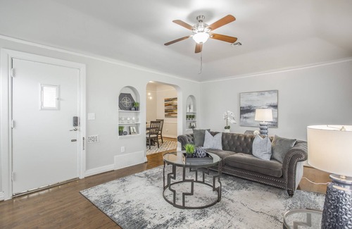 Crestwood House | Cottage In The City
