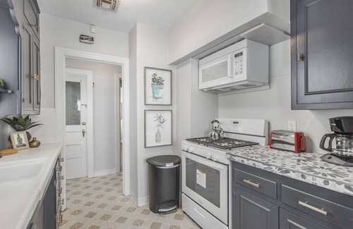 Crestwood House | Cottage In The City
