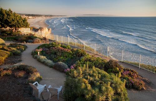 Motel District Hotel | Cottage Inn by the Sea
