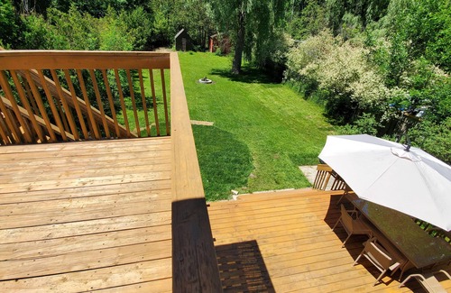 Alcona House | Cottage/Lake Simcoe/Innisfil/5 Bedrooms/10 Guests